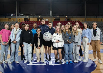 Photo de groupe avec arbitres national octobre rose - Ligue de Normandie Handball